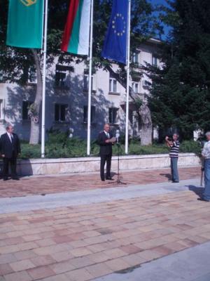 Вчера, 22. 09. 2010 г., пред сградата на Община Враца тържествено бе отбелязан Денят на обявяването на Независимостта на България.