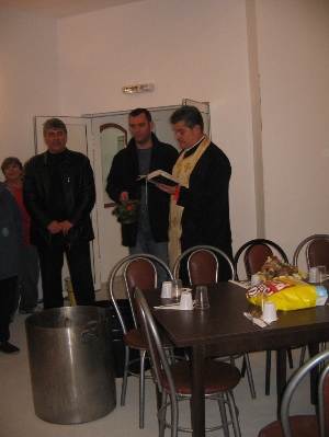 Божествена Света литургия отслужиха свещеници от Врачанска Митрополия  във връзка с храмовия празник на  църквата  “Св. Иван Рилски” в с. Паволче