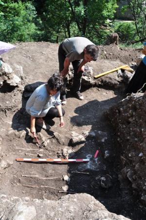 Откриха два детски гроба в местността „Градище”