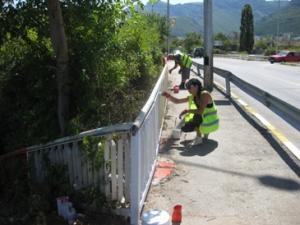 Обновяват предпазните парапети във Враца