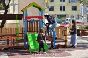 Пет нови детски площадки ще се строят във Враца