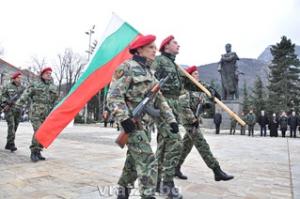 Осветиха бойни знамена във Враца