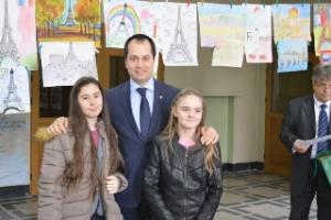 Кметът на Община Враца награди отличилите се в изложбата „Аз рисувам Франция“