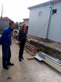 Зам.-кметът на Община Враца Мария Попова инспектира строителство на нова сграда в с. Власатица