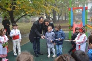 Кметът на Община Враца Калин Каменов откри две нови детски площадки