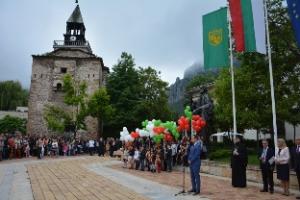 С 24-метров трикольор и с български дух във Враца бе отбелязан 24 май