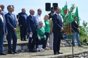 Хиляди сведоха глави на връх Околчица в почит на Христо Ботев и героите на България