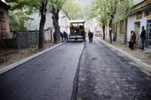 Положен е първият слой асфалт на ул. „Георги Бенковски“ и ул. „Славейков“
