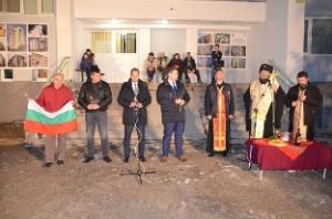 Кметът Калин Каменов и евродепутатът Андрей Новаков откриха обновен 18 етажен блок във Враца