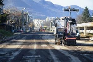 Асфалтирането на още улици във Враца продължава