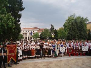 Танцьори и изпълнители от пет европейски държави пристигнаха във Враца за участие в IV-тия Международен фолклорен фестивал “Врачанска пролет”.