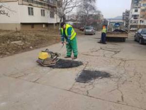 Започна текущ ремонт на над 30 улици във Враца със студена асфалтова смес