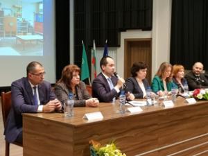 Заместник-министър Михайлова във Враца: „Учител е сред професиите на бъдещето“