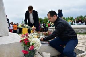 Стотици се поклониха пред паметта на Ботев и четата му на връх „Милин камък“