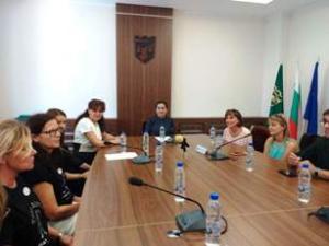 Заместник-кметът Петя Долапчиева посрещна делегация по проект