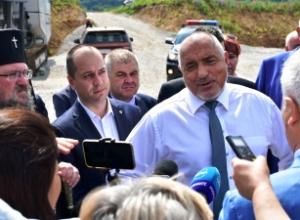 Премиерът инспектира строителството на пътя Ботевград-Мездра