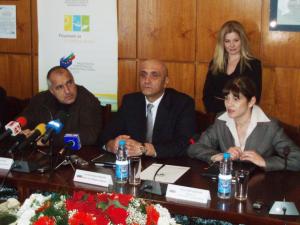 Враца и София са градовете, които могат да роботят по европейски проекти, заяви премиерът Бойко Борисов по време на подписването на договора за водния цикъл на град Враца